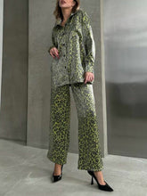 Conjunto de top de manga larga con estampado de leopardo y pantalones holgados con cintura elástica